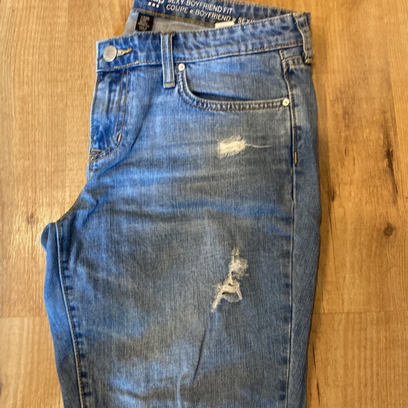 Gap Distressed Sexy Boyfriend Fit Jeans - Picture 5 of 7